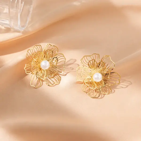Wholesale 1 Pair Simple Style Classic Style Flower Butterfly 201 Stainless Steel Ear Studs