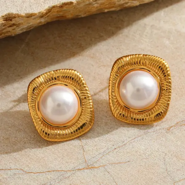 1 Pair Casual Basic Simple Style Round Heart Shape Inlay 304 Stainless Steel Imitation Pearl 18K Gold Plated Ear Studs