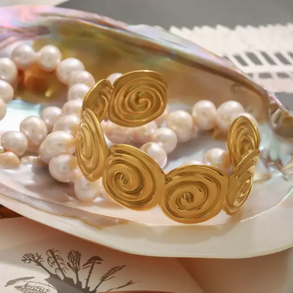 PVD Coated Real Gold Plated Solid Color 316 Stainless Steel Vacation Simple Style Waterproof Non Tarnish 316 Stainless Steel Bangle