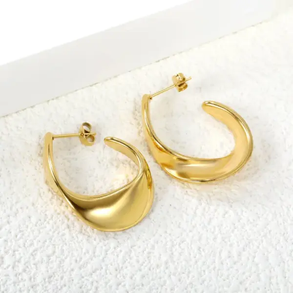 Ion Plating (IP) 18K Gold Plated C Shape 304 Stainless Steel Vintage Style Simple Style Waterproof Non Tarnish Ear Studs