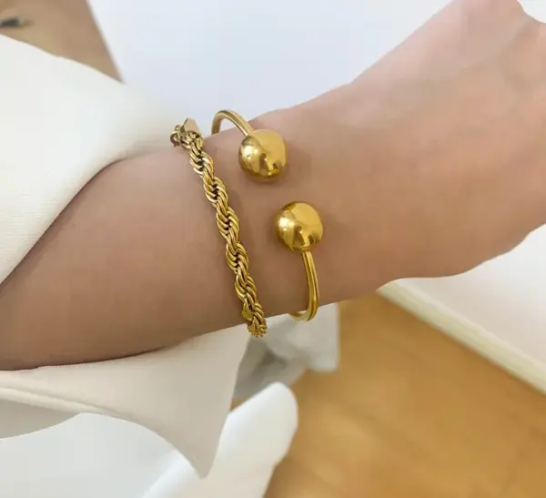 Wholesale PVD Coated Real Gold Plated 18K Gold Heart 304 Stainless Steel Titanium Steel Simple Style Waterproof Non Tarnish 304 Stainless Steel Titanium Steel