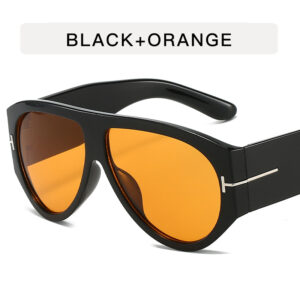 As shown in the picture / Bright black orange slices