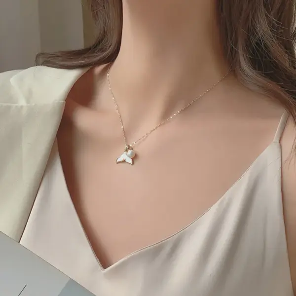 Wholesale 304 Stainless Steel Fish Tail PVD Coated 18K Real Gold Plated Simple Style Pendant Necklace