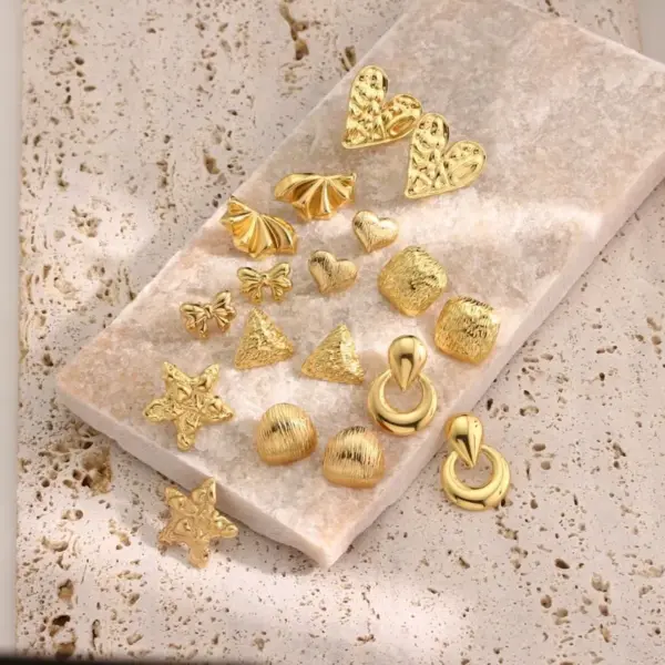 Wholesale 304 Stainless Steel Triangle Geometric Flower Electroplating Golden Plated Elegant Classic Style Ear Studs