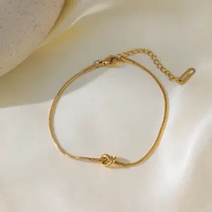 Qye2127 Knotted Bracelet / Gold