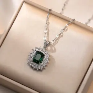 X1985 Emerald Necklace
