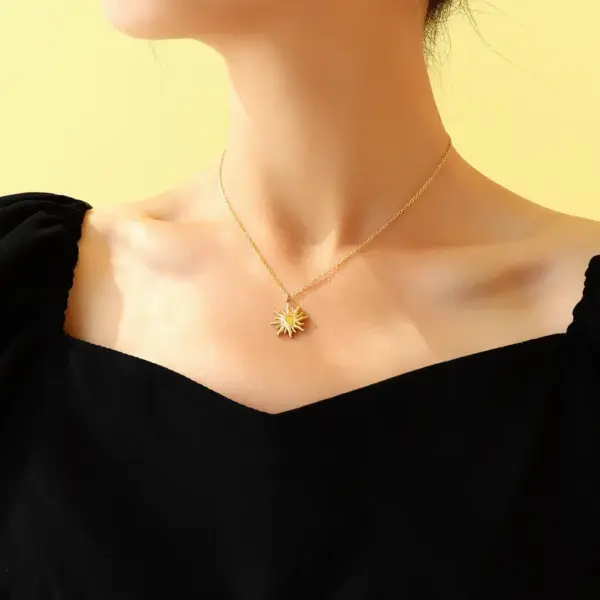 Wholesale PVD Coated Real Gold Plated 18K Gold Sun 304 Stainless Steel Simple Style Waterproof Non Tarnish 304 Stainless Steel Lobster Trigger Clasp Closure Pendant Necklace