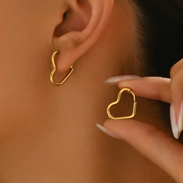 Wholesale Real Gold Plated Heart Shape 304 Stainless Steel Casual Simple Style Waterproof Non Tarnish Earrings