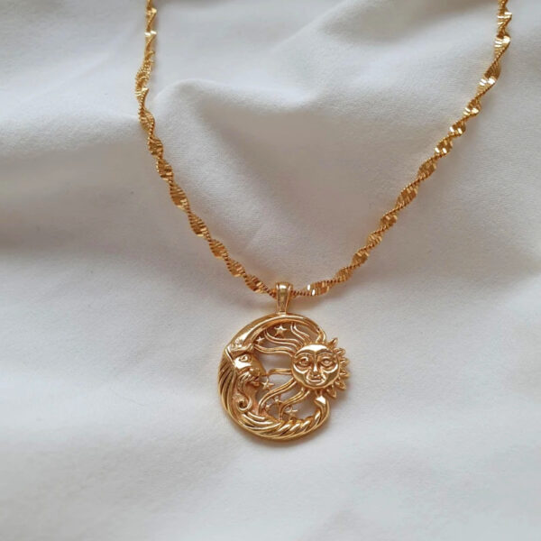 Wholesale Vintage-style diamond-encrusted sun and moon tarot card brass gold-plated clavicle chain, exquisite