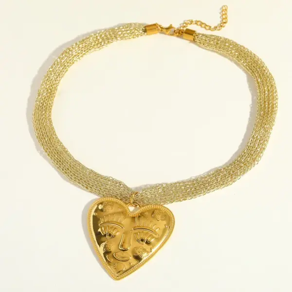 Fashionable Stainless Steel 18K Gold Plated Pineapple Heart Pendant Necklace Luxury Golden Thread Chain For Women Queen Style