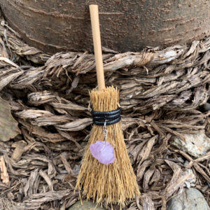 Straw Broom + Amethyst Flower / 10cm