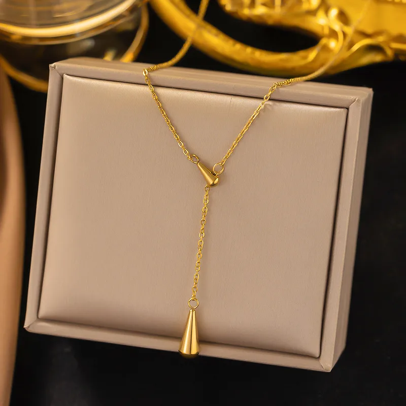 Wholesale PVD Coated Real Gold Plated 18K Gold Solid Color 304 Stainless Steel Simple Style Waterproof Non Tarnish 304 Stainless Steel Necklace Pendan