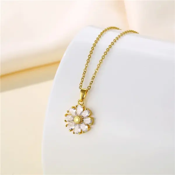 Wholesale Water Plating Vacuum Plating Real Gold Plated 18K Gold Sector Star Flower 304 Stainless Steel Titanium Steel Korean Style Waterproof Non Tarnish 201 Stainless Steel Lobster Trigger Clasp Closure Pendant Necklace