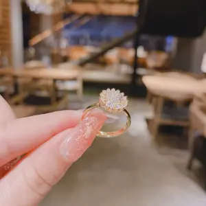 Z0012 White Zircon Rotatable Flowers / Adjustable Opening