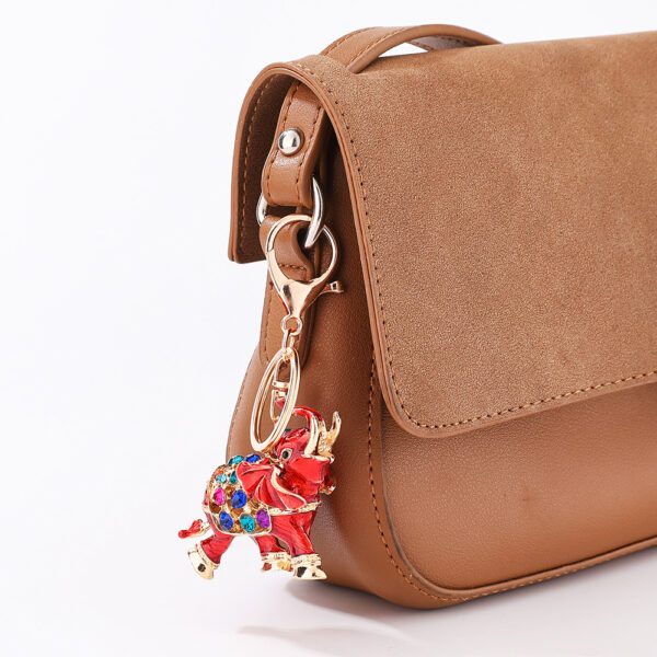 Wholesale New Cross-Border War Elephant Thailand Hot Selling Oil Dripping Three-Dimensional Elephant Diamond Car Keychain Pendant Small Gift