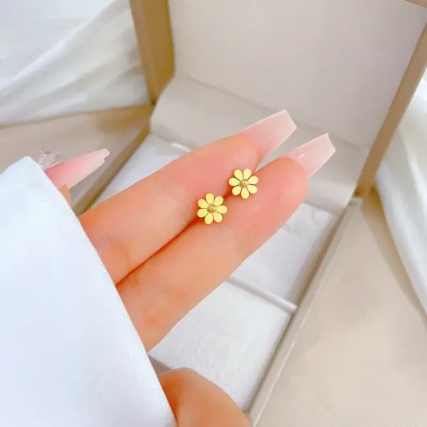 PVD Coated Real Gold Plated Flower Titanium Steel Basic Simple Style Commute Waterproof Non Tarnish Ear Studs