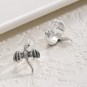 08 antique white fungus ear clips - pair 0647 (alloy)