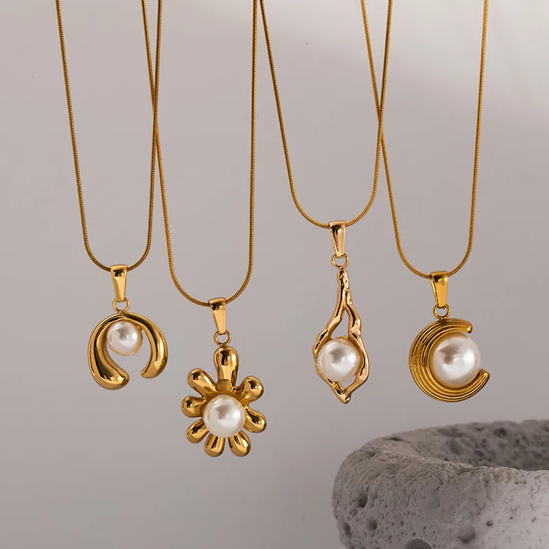 Wholesale 18K Gold Electroplated Accessible Luxury Stainless Steel Pearl Necklace High-End Non-Fading French Elegant Pendant Clavicle Chain For Women