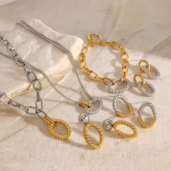 Wholesale 304 Stainless Steel Geometric PVD Coated 18K Real Gold Plated Real Gold Plated Simple Style Classic Style Waterproof Non Tarnish Cuban Link Chain Curb Chain Jewelry Set