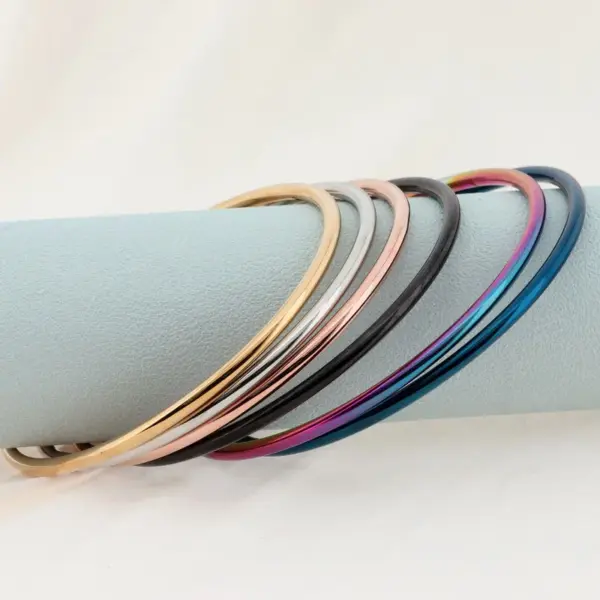 PVD Coated 18K Gold Plated Round Solid Color 304 Stainless Steel Basic Simple Style Classic Waterproof Non Tarnish Titanium Bangle