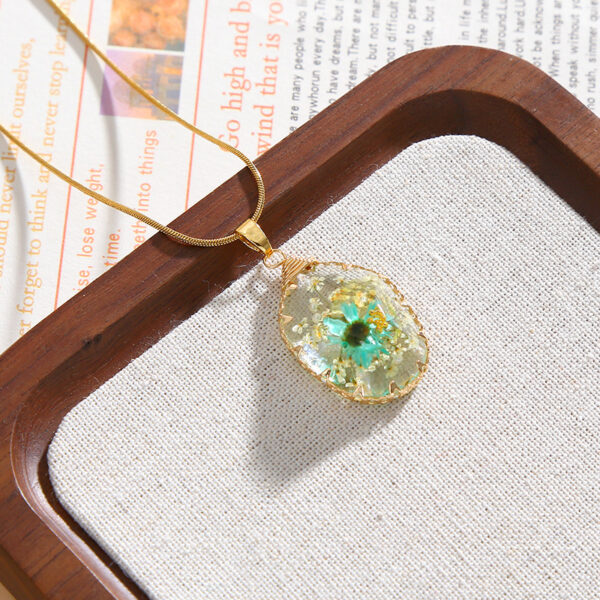 Wholesale Elegant preserved flower necklace for women, dried flower edging, teardrop pendant necklace