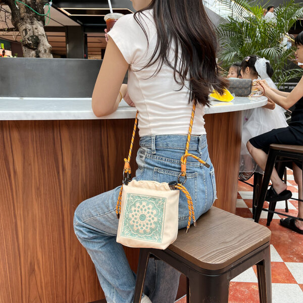 Wholesale New Japanese Embroidered Crossbody Bag Simple Bag Women's Fashionable All-match rtable Trendy Crossbody Shoulder Bag for Women