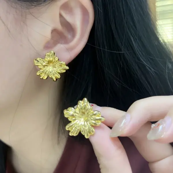 1 Pair Sweet Flower Plating 304 Stainless Steel Imitation Gold Electroplating Ear Studs