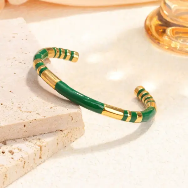 Wholesale PVD Coated Real Gold Plated 18K Gold C Shape Titanium Steel IG Style Elegant Waterproof Non Tarnish Titanium Steel Cuff Bracelets