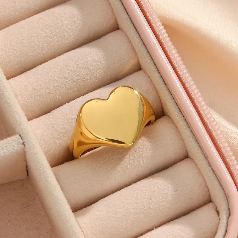Wholesale PVD Coated Real Gold Plated Heart Shape Stainless Steel Simple Style Waterproof Non Tarnish Rings