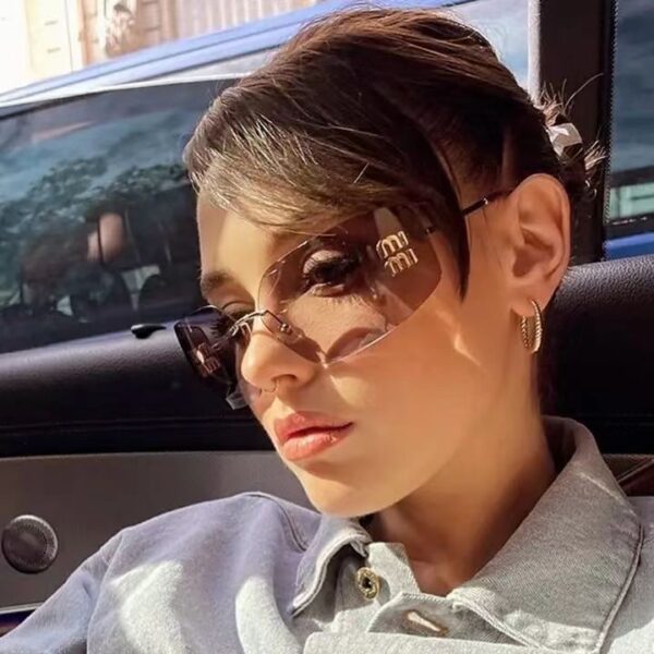 Wholesale miumiu sunglasses, same style with Zhang Yuanying, women's high-grade personalized y2g sunglasses, curved surface one-piece frameless sunglasses