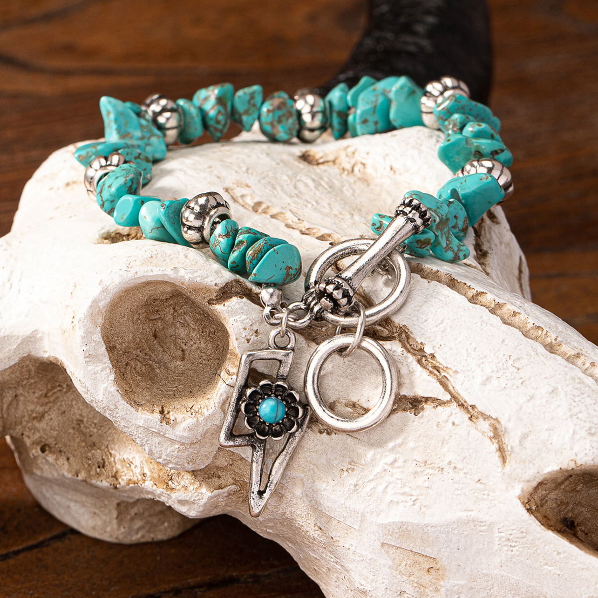 Wholesale Qingdao daiwei jewelry wholesale cross-border e-commerce sply 1 retro western style cow turquoise bracelet