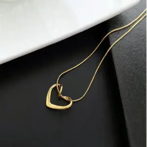 Wholesale 304 Stainless Steel Heart Shape PVD Coated 18K Real Gold Plated Fashion Waterproof Non Tarnish Inlaid Gold Gold Pendant Necklace
