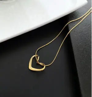 Wholesale 304 Stainless Steel Heart Shape PVD Coated 18K Real Gold Plated Fashion Waterproof Non Tarnish Inlaid Gold Gold Pendant Necklace