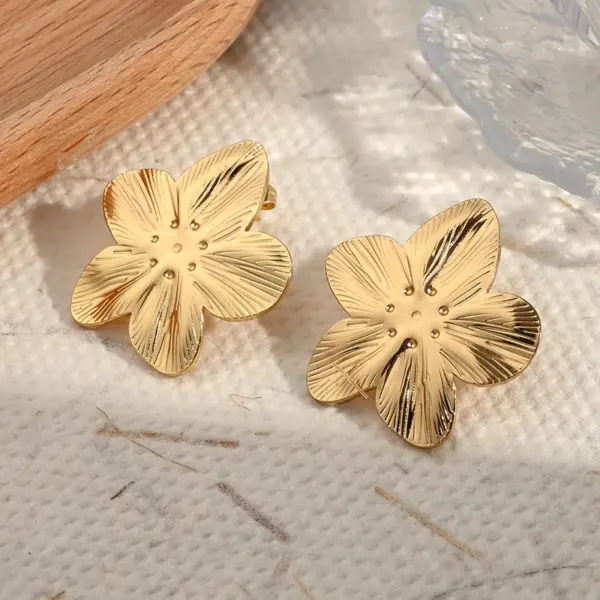 Wholesale Electroplating Golden Plated Sunflower Leaves Flower 304 Stainless Steel Casual Simple Style Polishing Plating Earrings