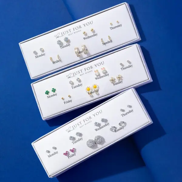 Wholesale 1 Set Casual Elegant Animal Floral Daisy Copper Artificial Pearls Artificial Diamond Rack Plated Plated 14K Gold Plated 16K Gold Plated Women's Gold Silver Ear Studs