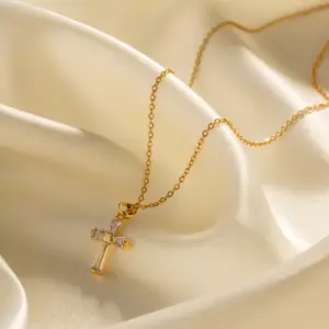 Wholesale 304 Stainless Steel Cross PVD Coated Zircon 18K Gold Plated Fashion Plating Inlay Cable Chain Gold Pendant Necklace