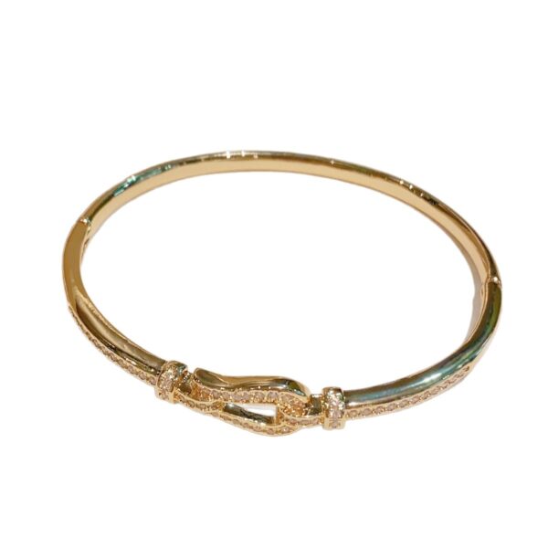 Wholesale Elegant and unique horseshoe buckle bracelet, new style, high-end, fashionable and versatile bracelet jewelry wholesale.