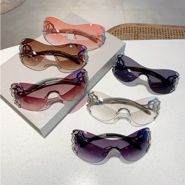 Wholesale Cross-border new personalized fashion frameless one-piece snake glasses legs sunglasses technology Y2K funny sunglasses