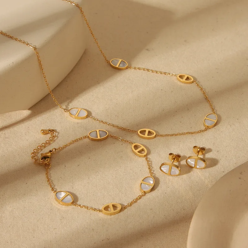 Wholesale Jewelry Simple Style Commute Pig Nose 304 Stainless Steel 18K Gold Plated Bracelets Jewelry Set