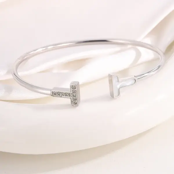 Wholesale PVD Coated Real Gold Plated Solid Color 304 Stainless Steel Casual Simple Style Classic Style Waterproof Non Tarnish 304 Stainless Steel Bangle