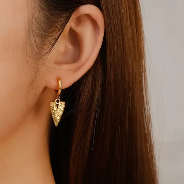 Wholesale 201 Stainless Steel 304 Stainless Steel Geometric Strawberry Butterfly Electroplated Golden Plated Casual Simple Style Streetwear Waterproof Non Tarnish Plating Earrings
