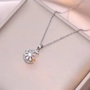 X3181 Star and Moon Flower Rotating Necklace