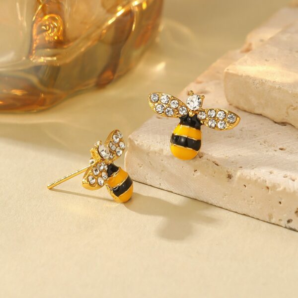 Wholesale Cute rhinestone bee oil-colored stud earrings