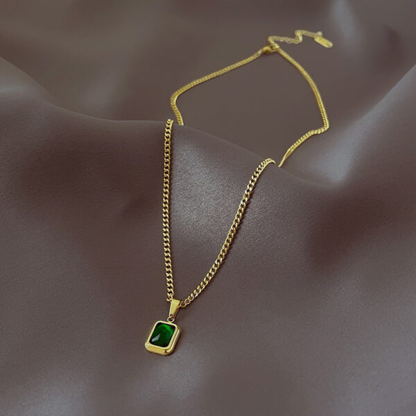 oly-426561093b2491d3adc3e33374977b77 Wholesale French simple emerald pendant necklace female niche design 1 light luxury high-grade clavicle chain jewelry