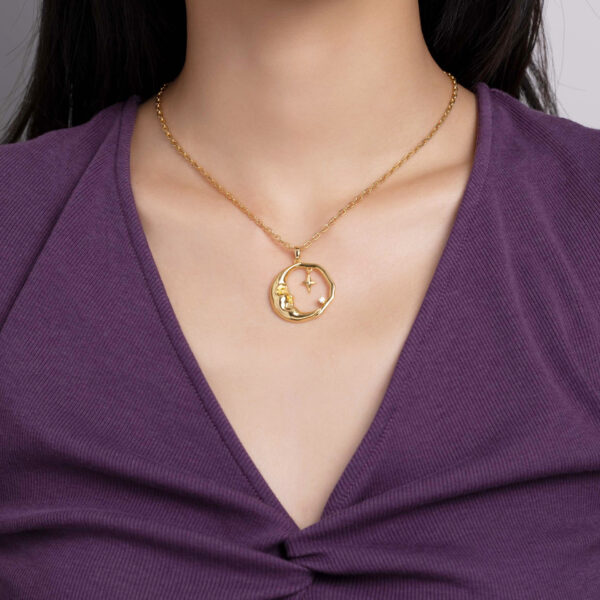 Wholesale New Retro Niche Jewelry Star Moon Diamond Pendant Necklace Fashion Design High-end Clavicle Chain Women