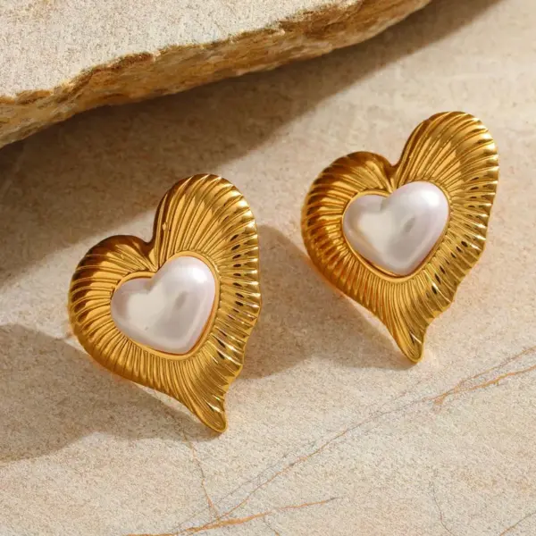 1 Pair Casual Basic Simple Style Round Heart Shape Inlay 304 Stainless Steel Imitation Pearl 18K Gold Plated Ear Studs