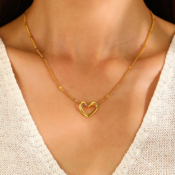 oly-42adc78475876234f1c070a94d79872a Wholesale women's hollow heart necklace bracelet