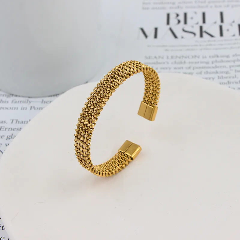 Wholesale PVD Coated 18K Gold Real Gold Plated C Shape 304 Stainless Steel Fashion Waterproof Non Tarnish Bangle