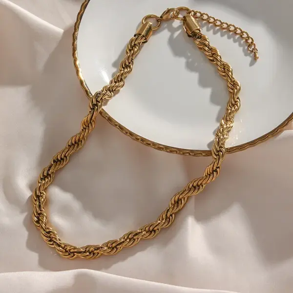 Wholesale PVD Coated Real Gold Plated 18K Gold Twist 304 Stainless Steel Simple Style Waterproof Non Tarnish 304 Stainless Steel Necklace