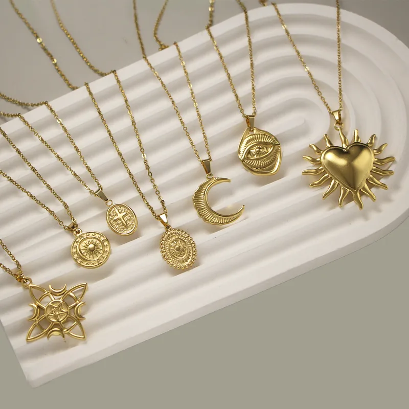 Wholesale 201 Stainless Steel 304 Stainless Steel Ferroalloy Moon Heart Shape Flower Electroplating Ion Plating (IP) Real Gold Plated Retro IG Style W